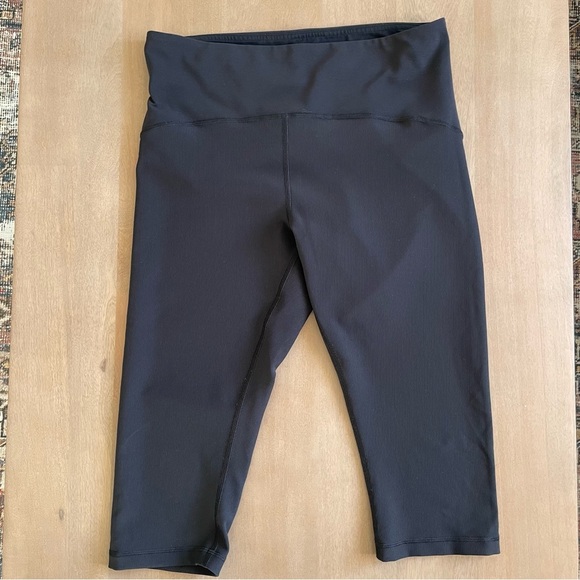 Lululemon Ribbed Contoured High Rise Crop *17"
Black - Picture 4 of 10